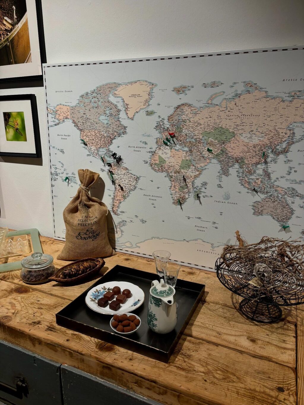 From bean to bliss🇨🇭🍫
Discover chocolate’s history, savor Swiss pralines and make your own masterpiece in a fully privatized atelier. #swissdreamescapes #chocolatierforaday
